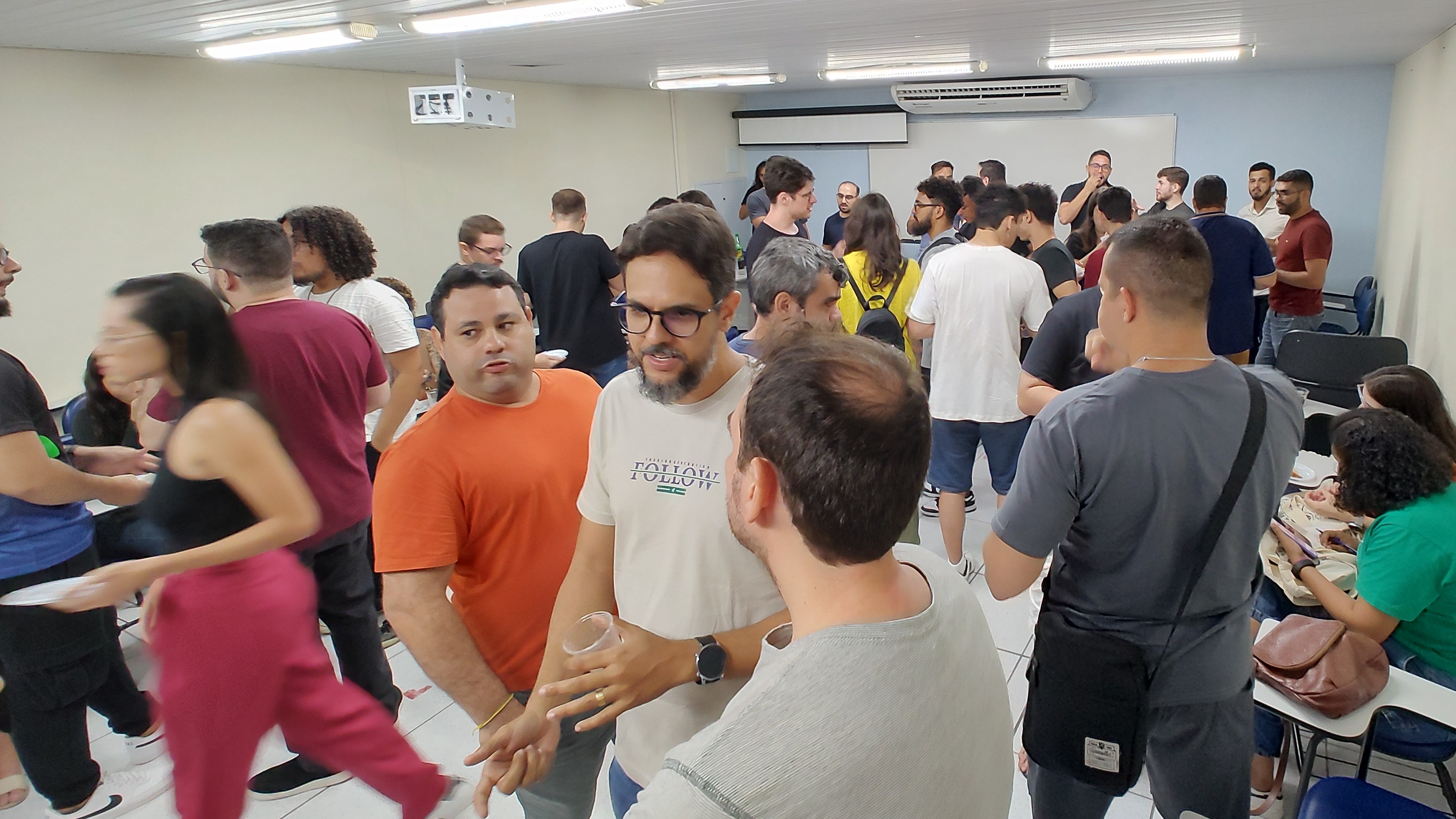 Mesa redonda no meetup Paraí